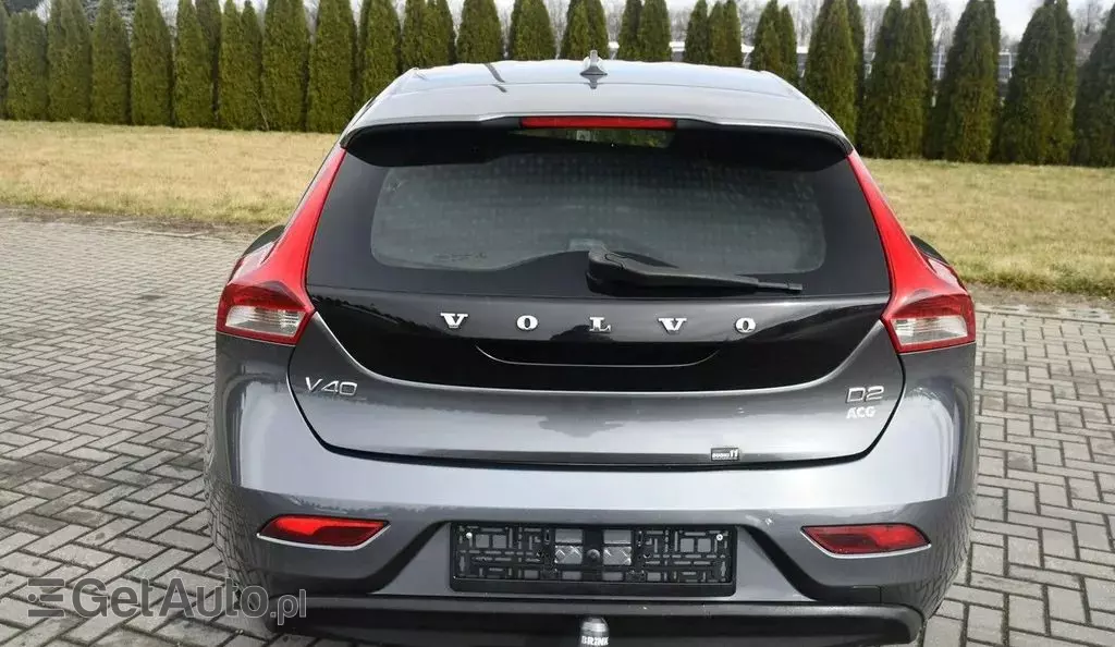 VOLVO V40 