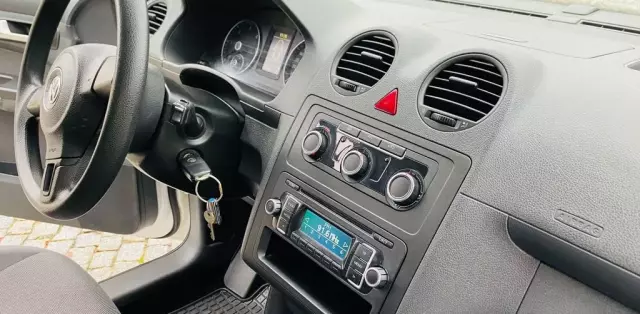VOLKSWAGEN Caddy 