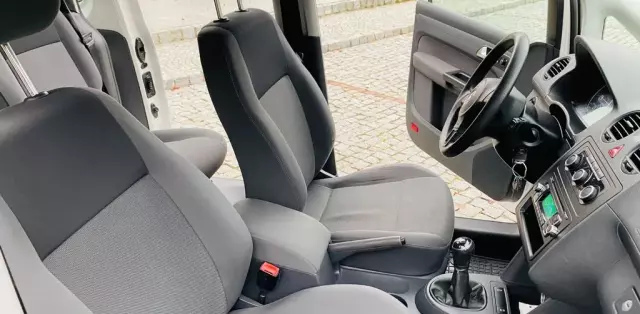 VOLKSWAGEN Caddy 