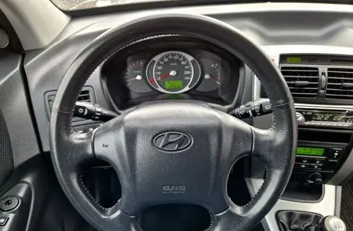HYUNDAI Tucson 