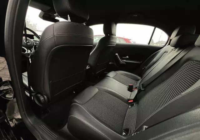 MERCEDES-BENZ Klasa A 180 d 7G-DCT