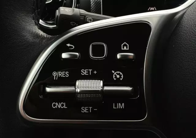 MERCEDES-BENZ Klasa A 180 d 7G-DCT