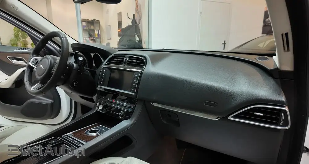 JAGUAR F-Pace 2.0 i4D AWD Prestige