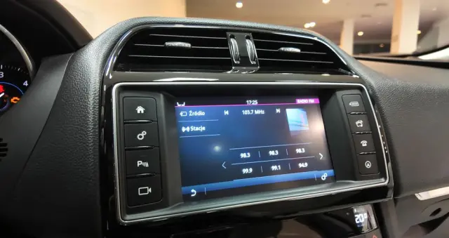 JAGUAR F-Pace 2.0 i4D AWD Prestige