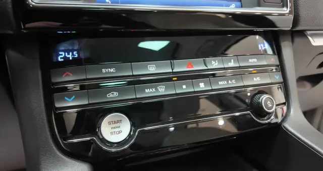 JAGUAR F-Pace 2.0 i4D AWD Prestige