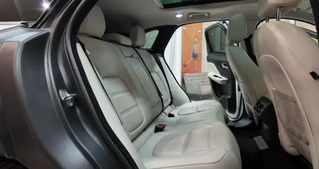 JAGUAR F-Pace 2.0 i4D AWD Prestige