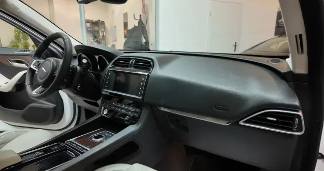 JAGUAR F-Pace 2.0 i4D AWD Prestige