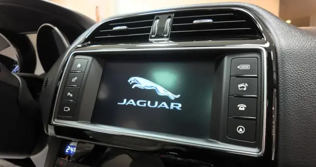 JAGUAR F-Pace 2.0 i4D AWD Prestige