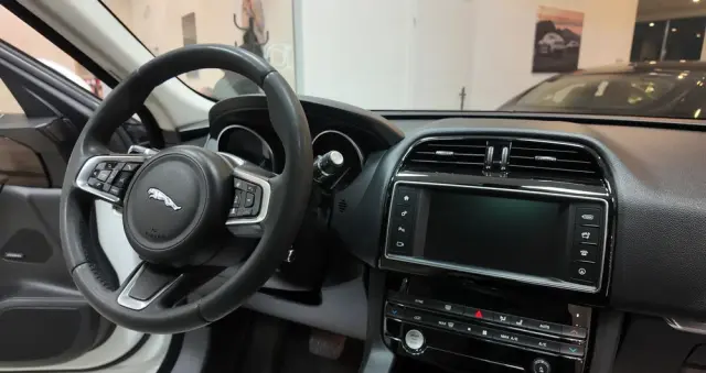 JAGUAR F-Pace 2.0 i4D AWD Prestige