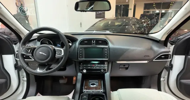 JAGUAR F-Pace 2.0 i4D AWD Prestige