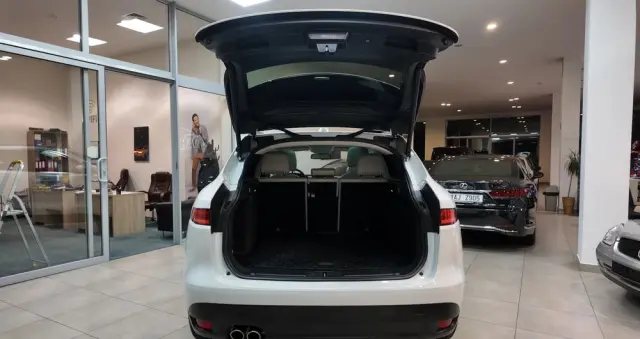 JAGUAR F-Pace 2.0 i4D AWD Prestige