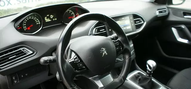 PEUGEOT 308 