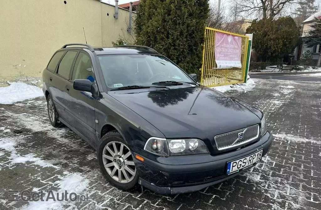 VOLVO V40 