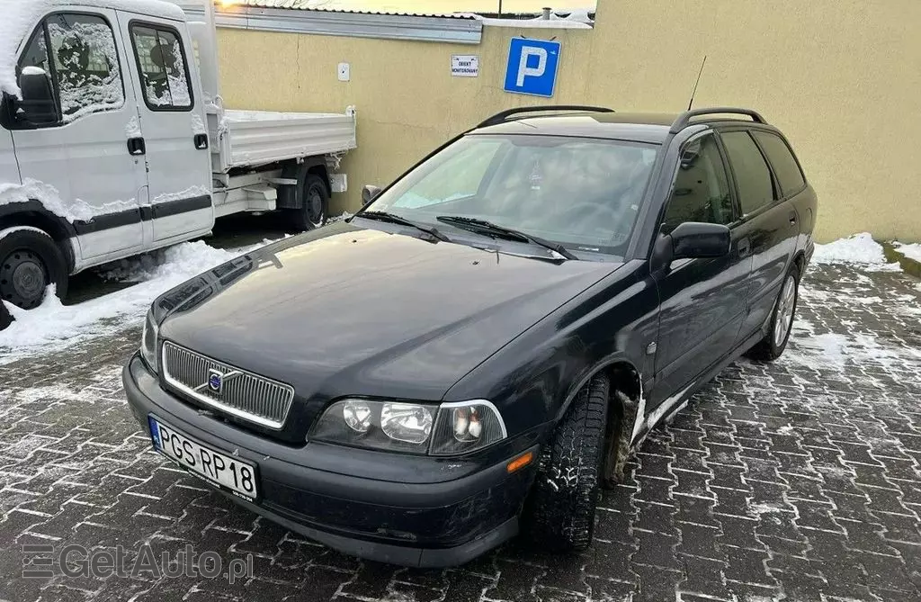VOLVO V40 