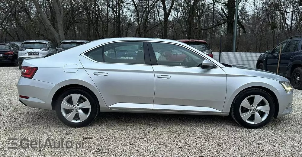 SKODA Superb 2.0 TDI 4x4 Style DSG