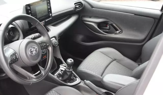 TOYOTA Yaris 