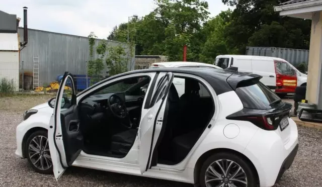 TOYOTA Yaris 
