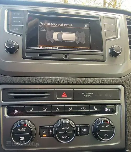 VOLKSWAGEN Golf Sportsvan 