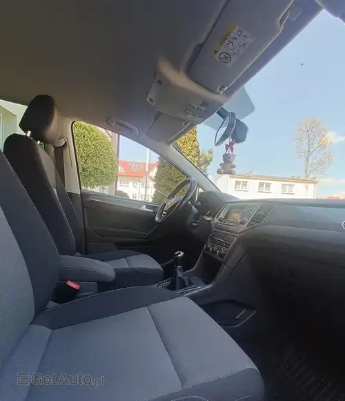VOLKSWAGEN Golf Sportsvan 