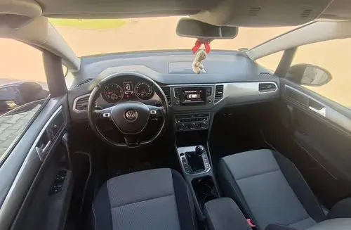 VOLKSWAGEN Golf Sportsvan 