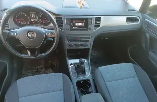 VOLKSWAGEN Golf Sportsvan 