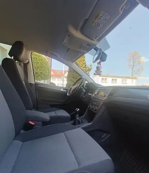 VOLKSWAGEN Golf Sportsvan 
