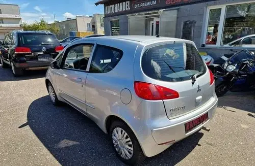 MITSUBISHI Colt 