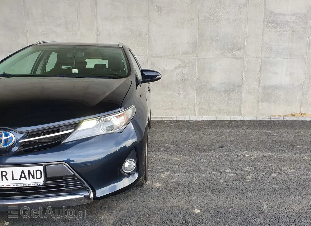 TOYOTA Auris 
