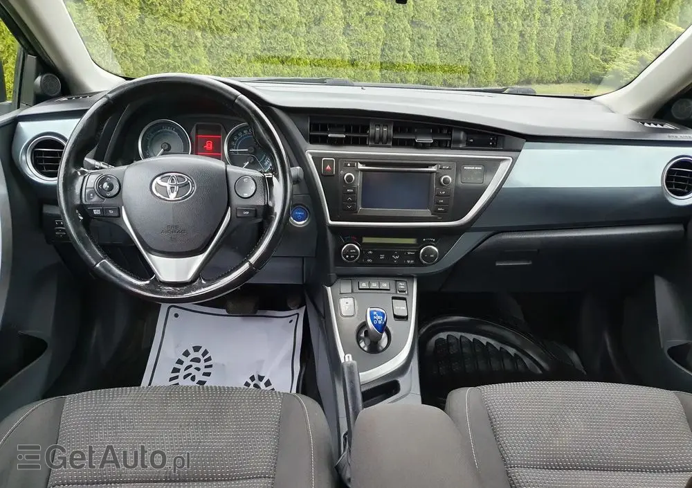 TOYOTA Auris 