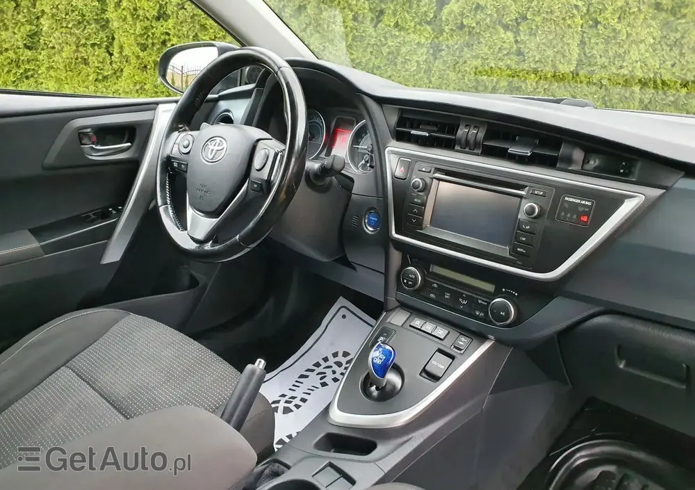 TOYOTA Auris 