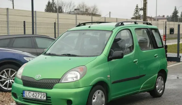 TOYOTA Avensis Verso 