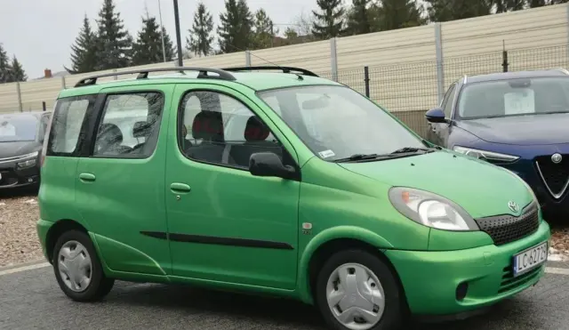 TOYOTA Avensis Verso 