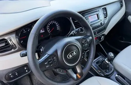 KIA Carens 