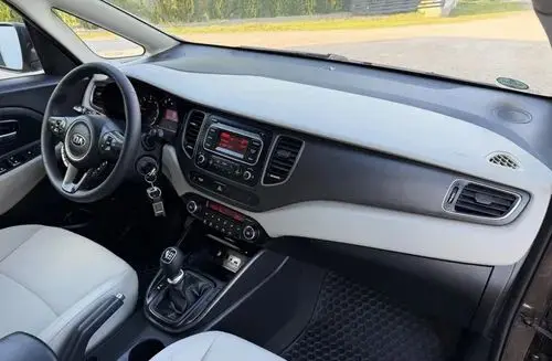 KIA Carens 