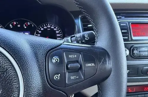 KIA Carens 