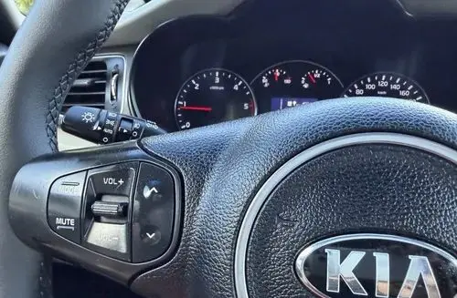 KIA Carens 