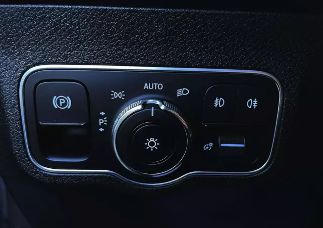 MERCEDES-BENZ GLB 200 d 8G-DCT