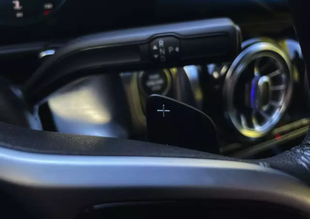 MERCEDES-BENZ GLB 200 d 8G-DCT