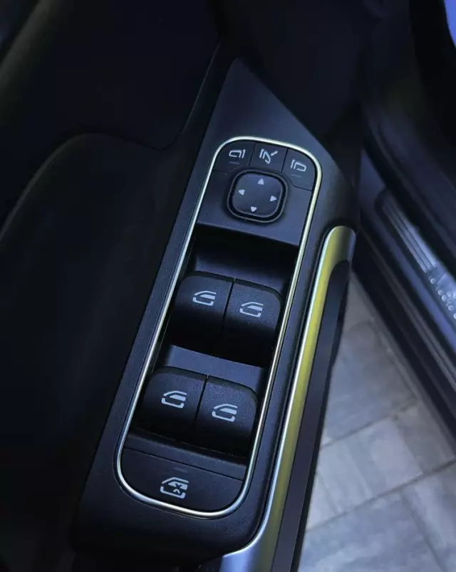 MERCEDES-BENZ GLB 200 d 8G-DCT