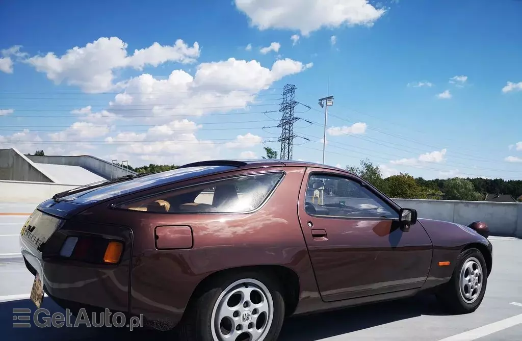 PORSCHE 928 