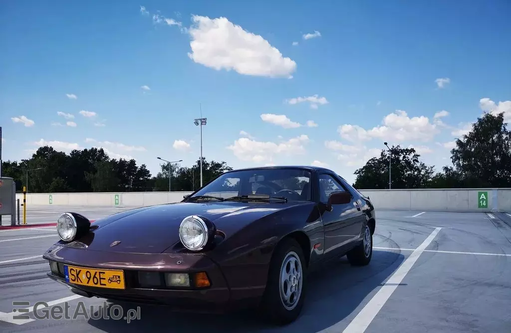 PORSCHE 928 