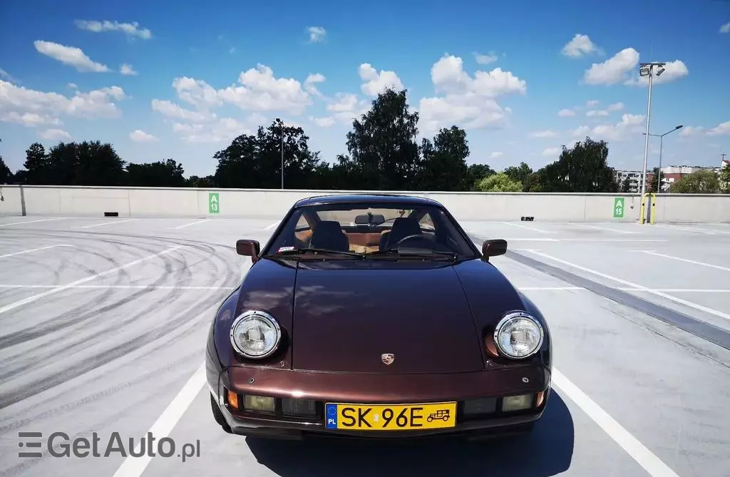 PORSCHE 928 