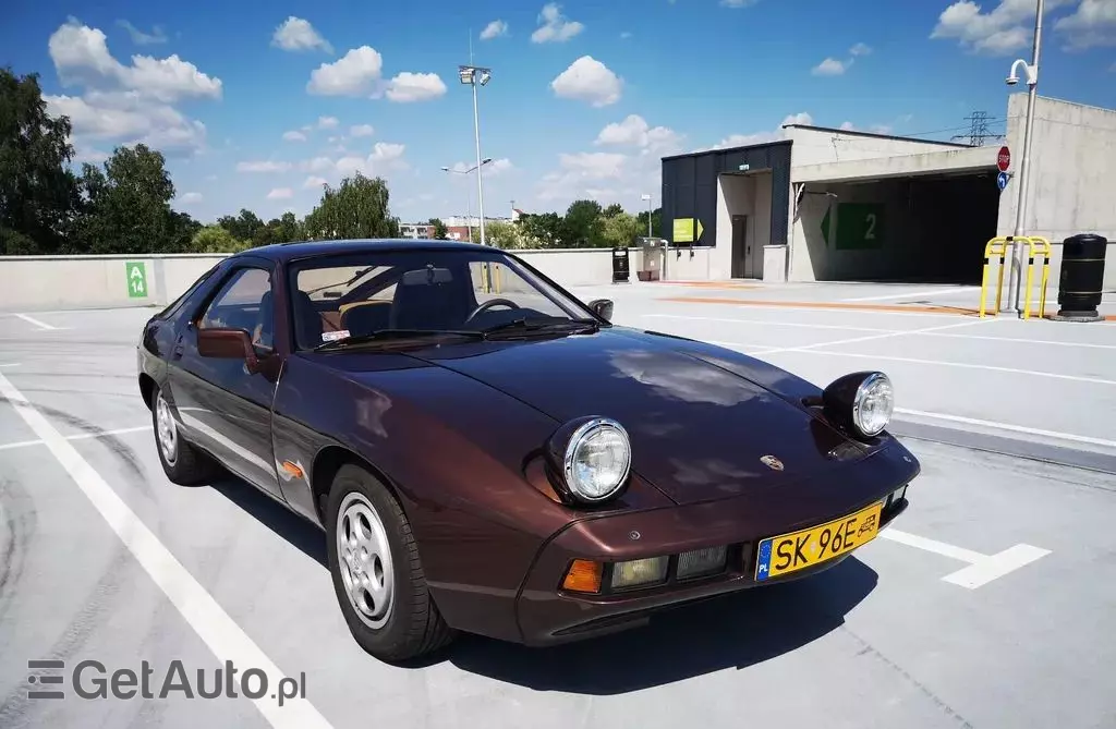 PORSCHE 928 