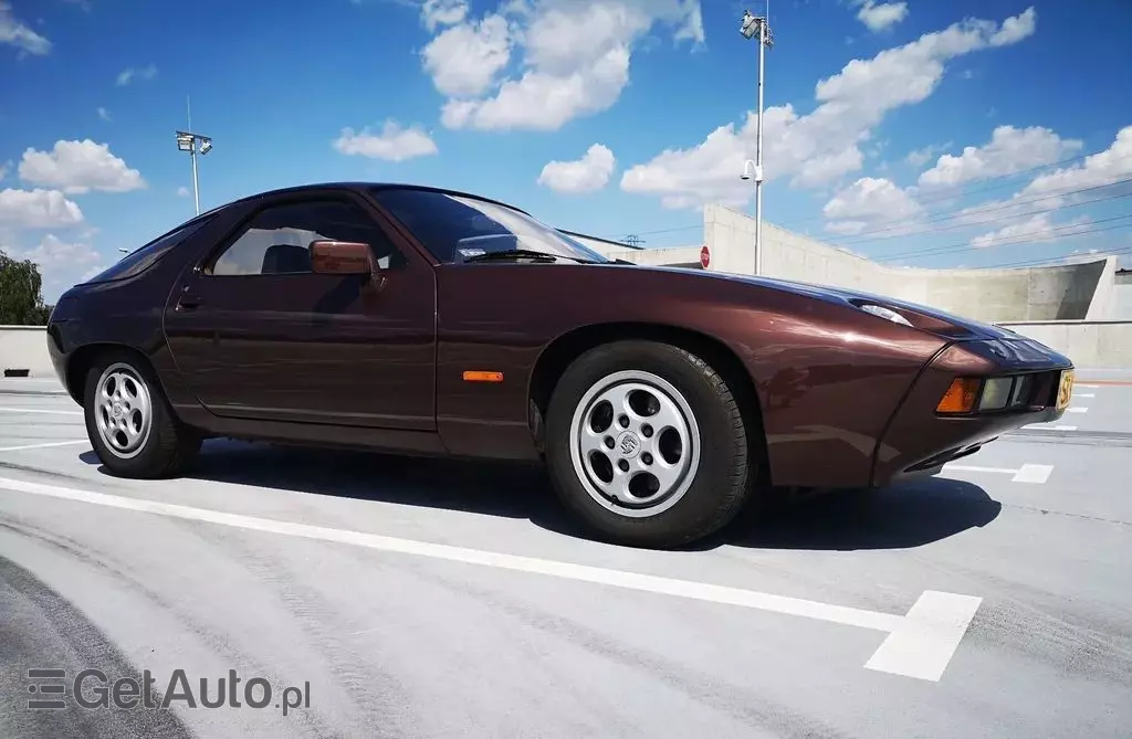 PORSCHE 928 