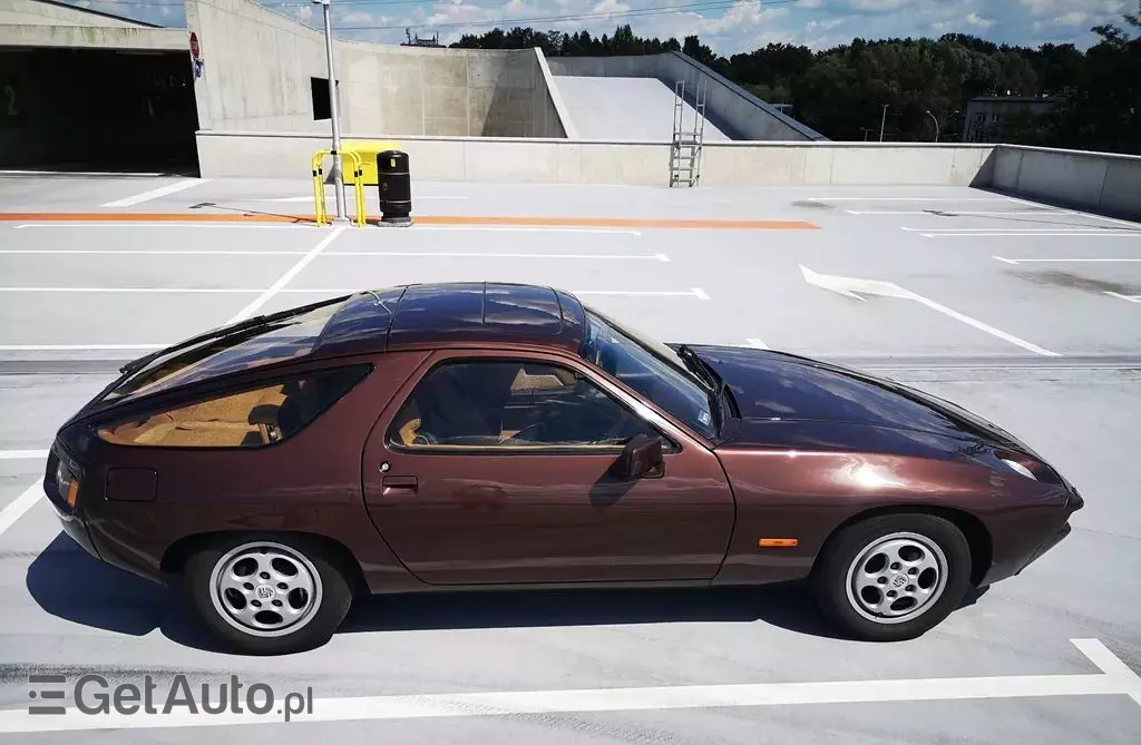 PORSCHE 928 