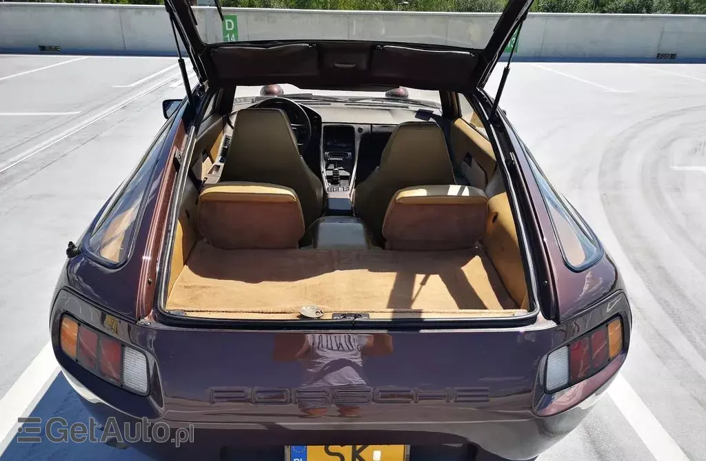 PORSCHE 928 