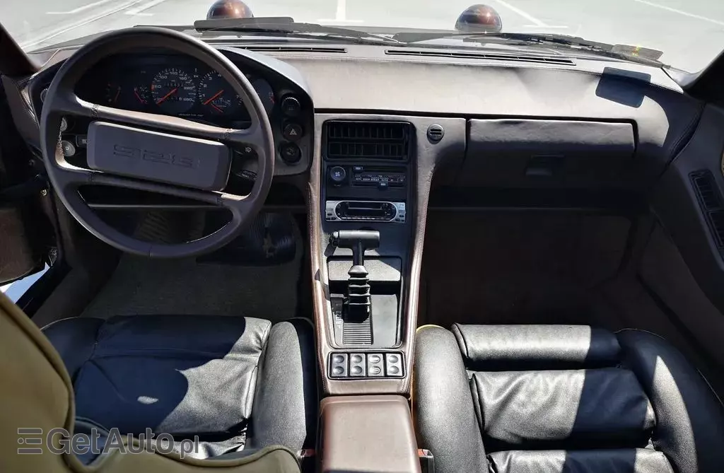 PORSCHE 928 