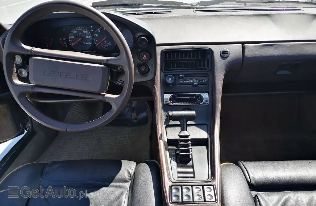 PORSCHE 928 
