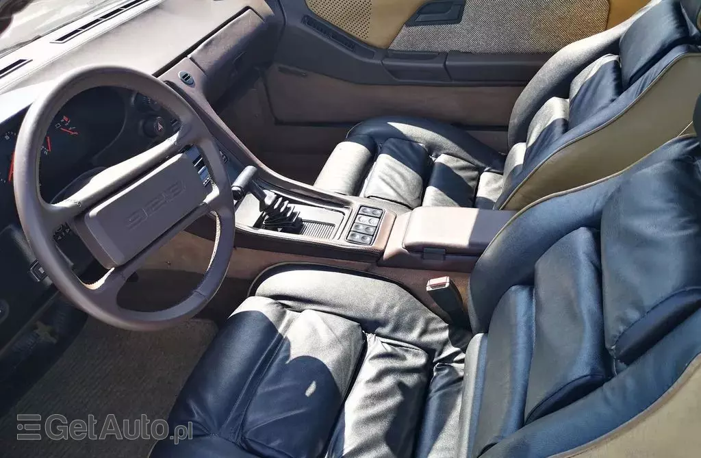 PORSCHE 928 
