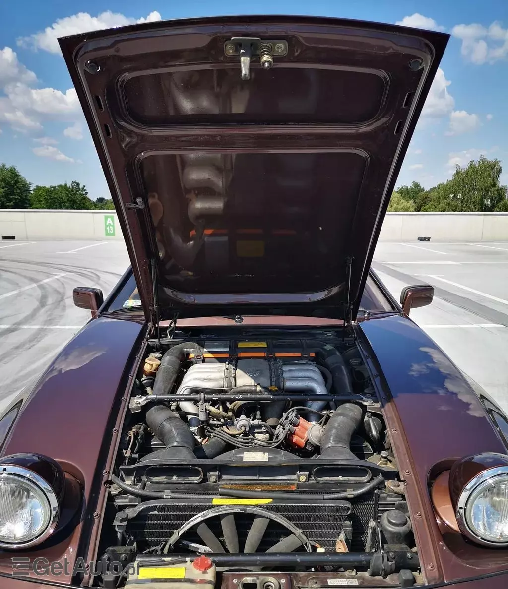 PORSCHE 928 